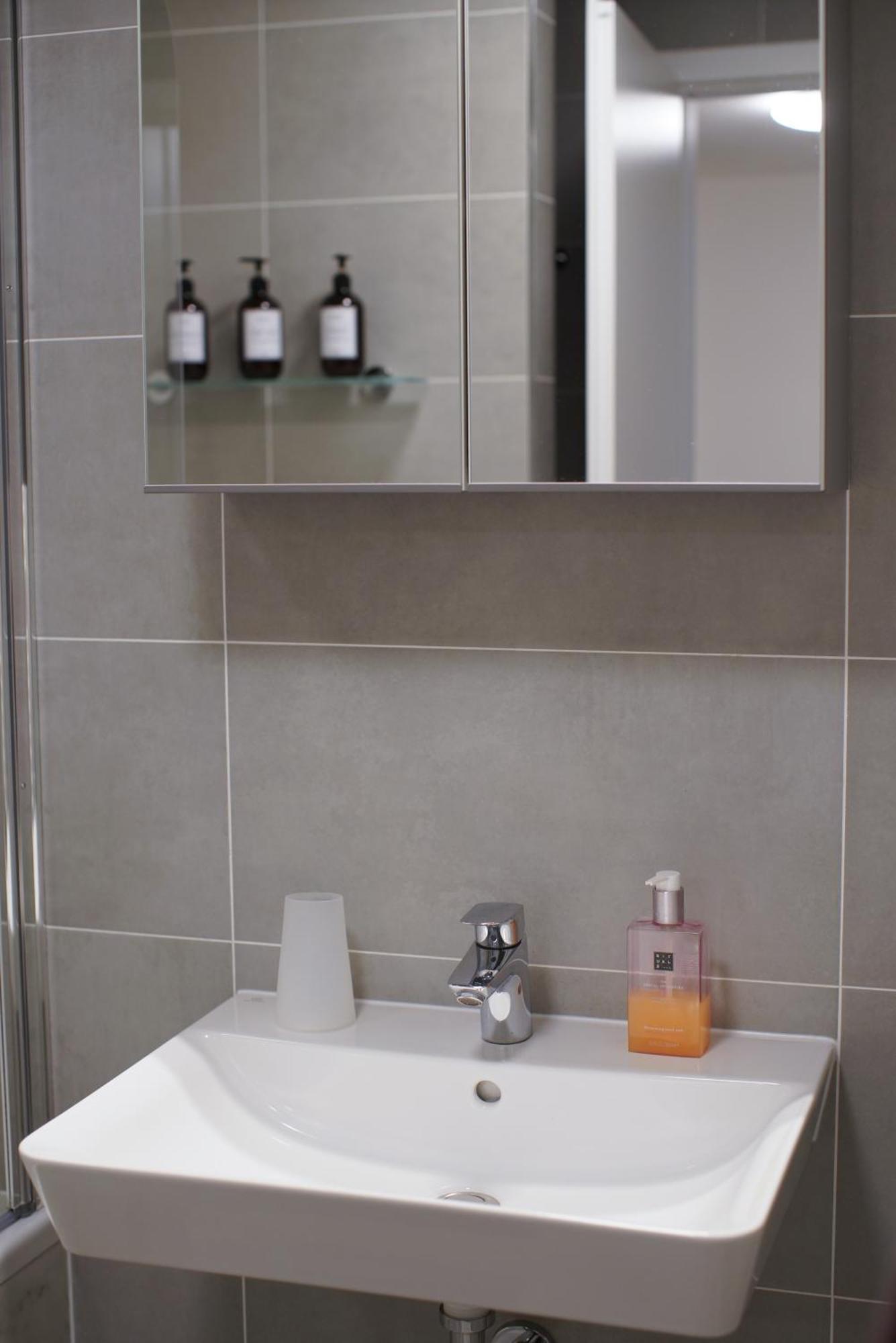 Holesovice Delight: Modern Comfort With A Twist In Prague 7 Extérieur photo